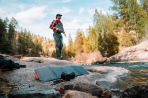 Jackery SolarSaga 40 W Mini am Fluss