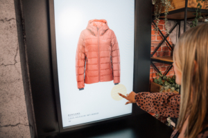 remira-omnichannel-digital-signage-2-©-Anton-Hirschle-fuer-WACH-Studio-GmbH