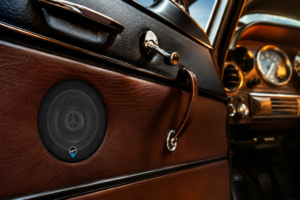 Koaxiallautsprecher CLASSIC 100 Cx im Auto_KI-generiert